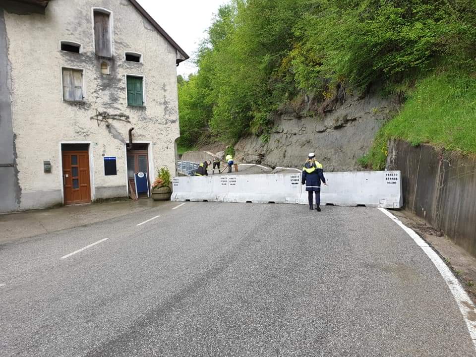 PROTEZIONE CIVILE.  SULLA FRANA DI SCHIUCAZ IN COMUNE DI ALPAGO (BL)